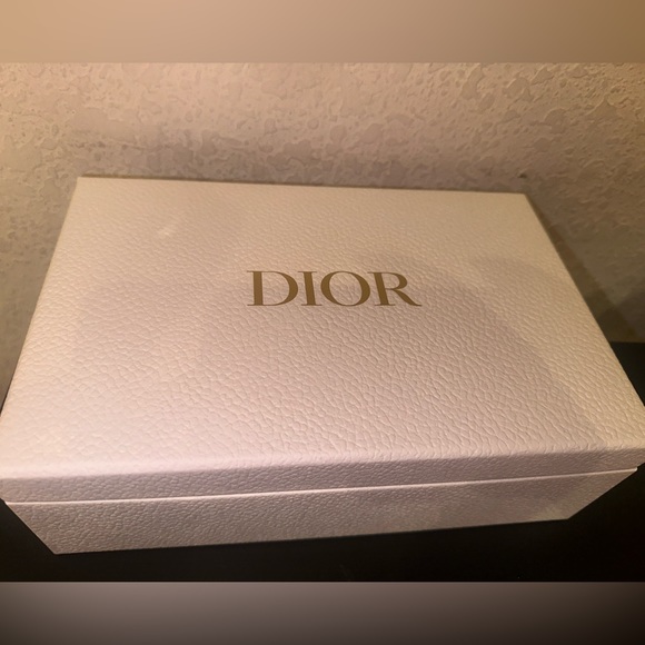 Dior Beauty Face Towel White Logo Cotton Authentic Gift Box - Picture 9 of 9